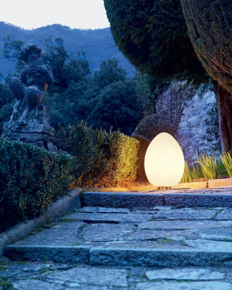 Lámpara de pie para exterior Uovo - FontanaArte
